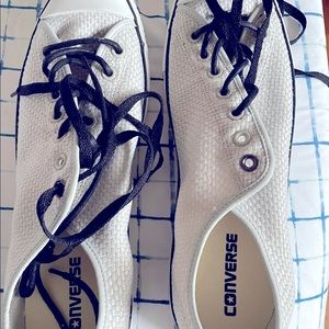 NWT Converse Exclusive white textured weave sneakers M12 W14